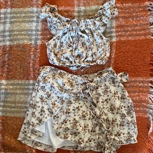 Floral crop top and wrap skirt matching set. Brand White Fox. Size XS